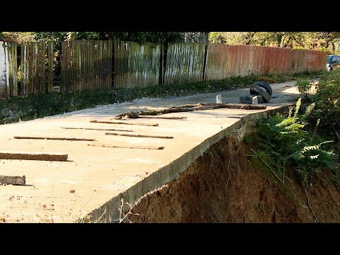 მიწაგამოცლილი და სიცოცხლისთვის საშიში გზა ტყიბულში | მოსახლეობა დახმარებას ითხოვს