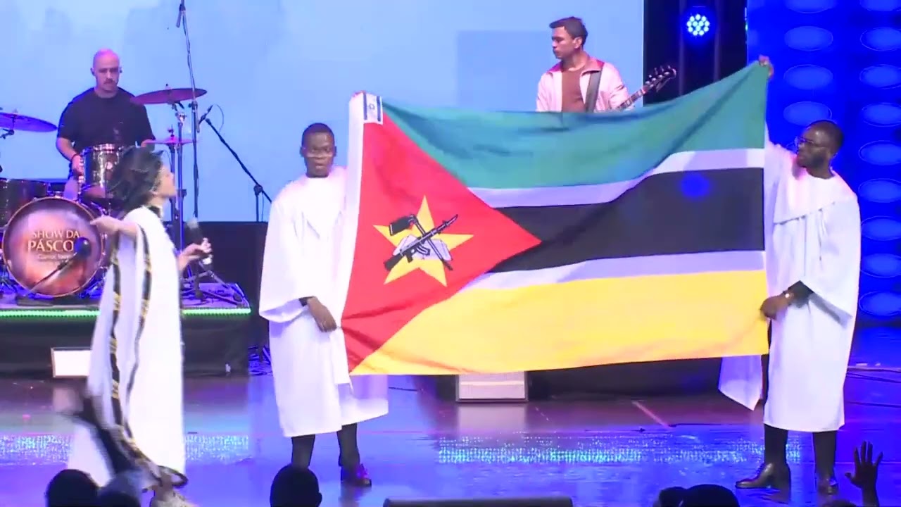 MOMENTO DE ORAÇÃO 🛐 COM ALINE BARROS E A BANDEIRA DE MOÇAMBIQUE AO FUNDO