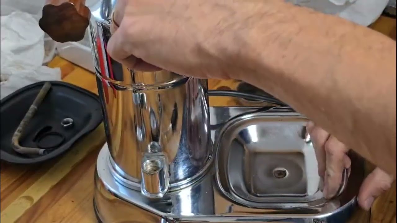 How to Stop Leaks from the Sight Glass on La Pavoni Lever Machine - Europiccola / Professional