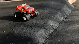 Download Lagu Tamiya Clod Buster parking lot run MP3