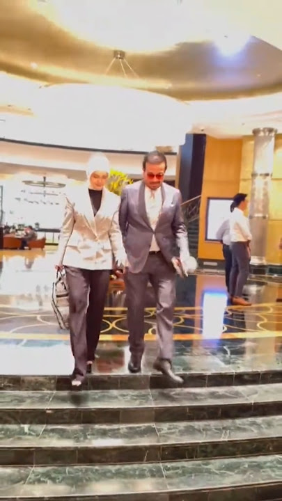 Nampak Gentle Dato K Jaga Tokti Turun Tangga...
