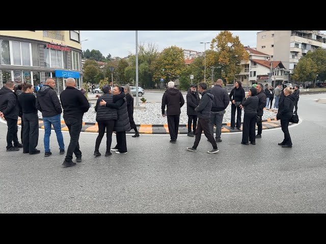 Блокада на кружниот тек: Не зборуваме за нашите деца, оддаваме почит на 63-та жртва во „Пулс“