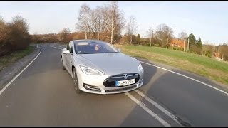 Tesla model S p85+ driving review with speed, exterior and usability - Autogefühl