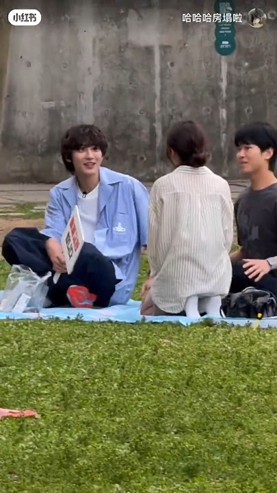 #Chanyeol filming in the park 🤩😍#ParkChanyeol #Loey #EXOChanyeol #EXO