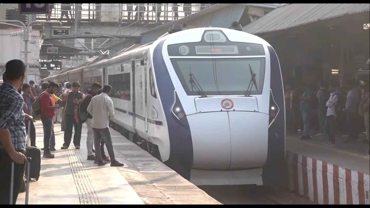 Fastest Mumbai To Pune Train Journey - Solapur Vande Bharat Express Terrific & Aggressive Speed !!!!