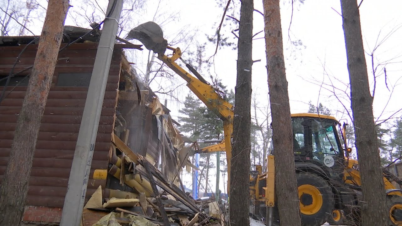 На Егорьевском шоссе снесли незаконное кафе - YouTube