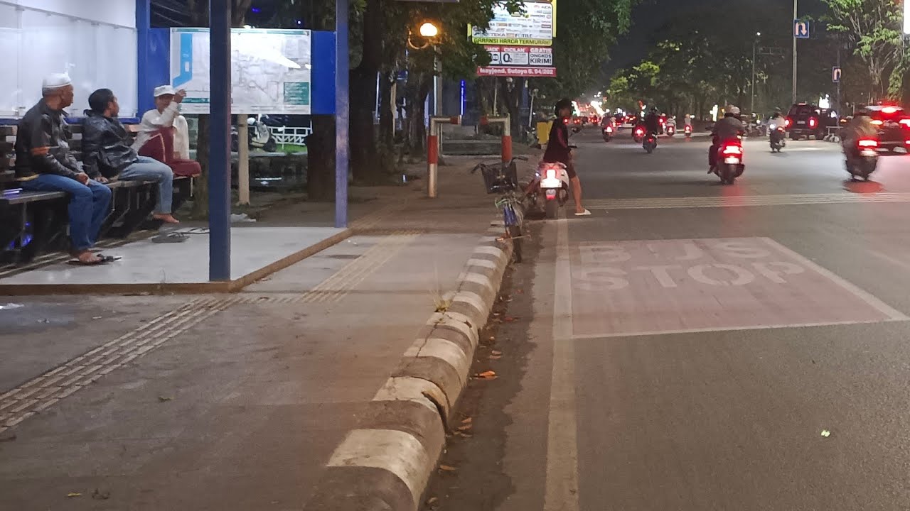 Suasana Malam Di Jalan A. Yani Kota Banjarmasin Kalimantan Selatan
