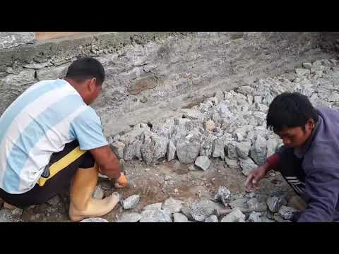 Avancement de la reconstruction de l'école de Sangé Sherpa