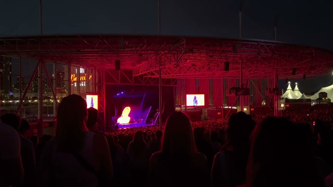 Halsey - Hurricane | Budweiser Stage, Toronto, Ontario