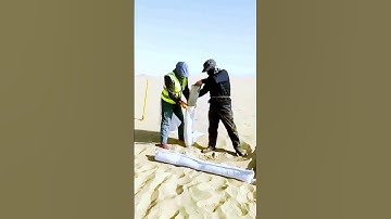 The process of loading sand in the desert = good tools can increase efficiency