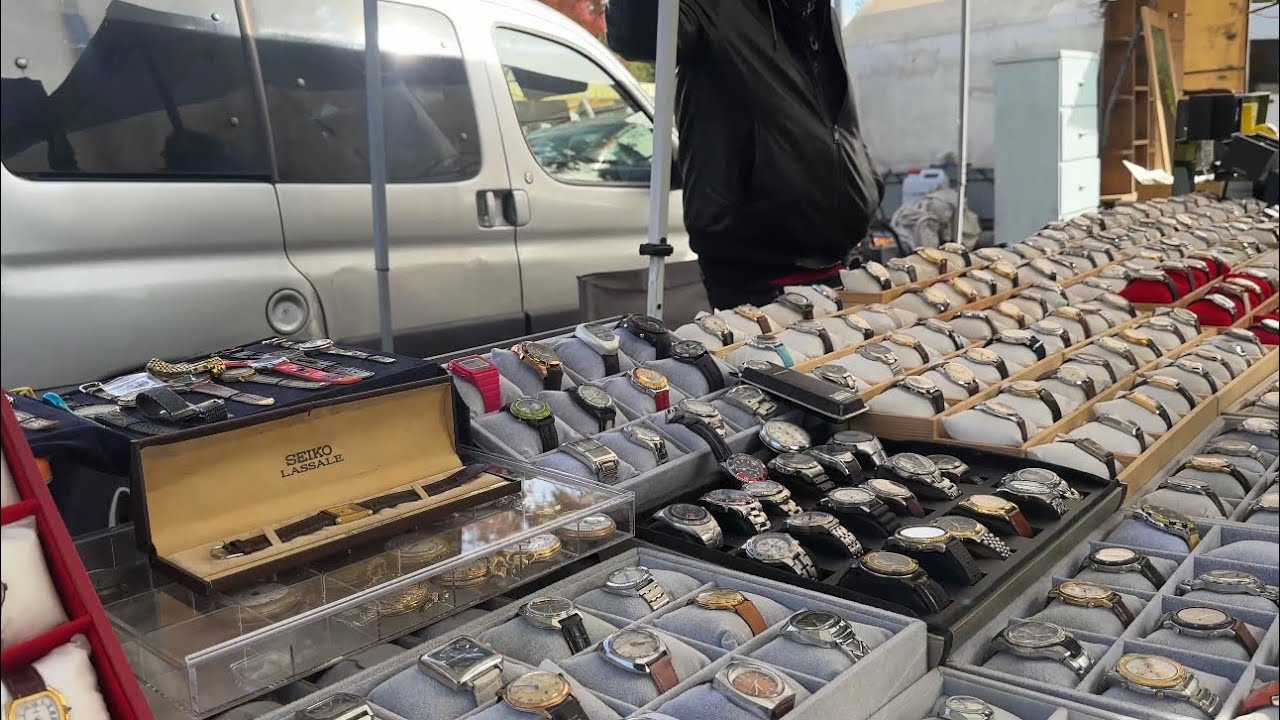 Барахолка в Италии. Море Швейцарских часов и не только.