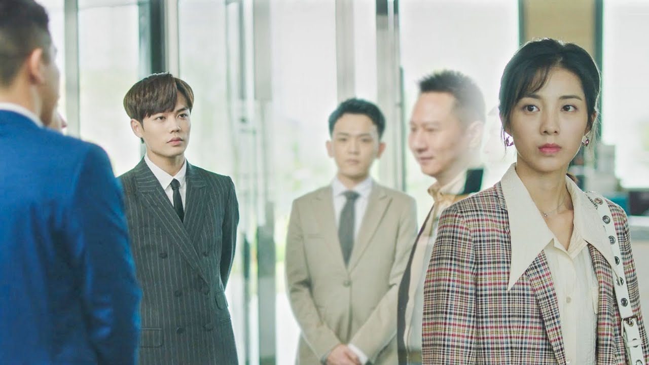 สามปีต่อมาเขาได้พบกับอดีตแฟนสาวอีกครั้ง และผู้ชายที่อยู่รอบตัวเธอก็ทำให้เขาอิจฉา!