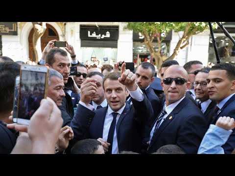 A Alger, Emmanuel Macron apostrophé par la jeunesse sur la colonisation