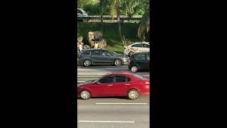 VIRAL! ANGGOTA POLIS TRAFIK TUMBUK PENUNGGANG MOTORSIKAL | NAFI LAKUKAN KEKERASAN #short #viral