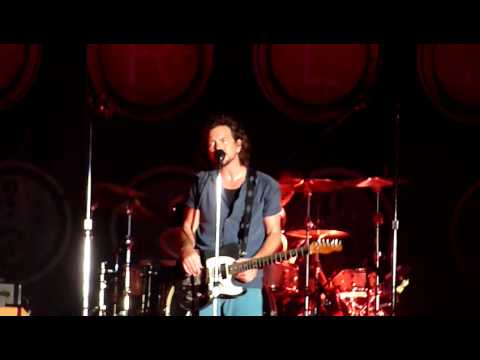 Pearl Jam - Eddie Vedder italian speech + Small To...