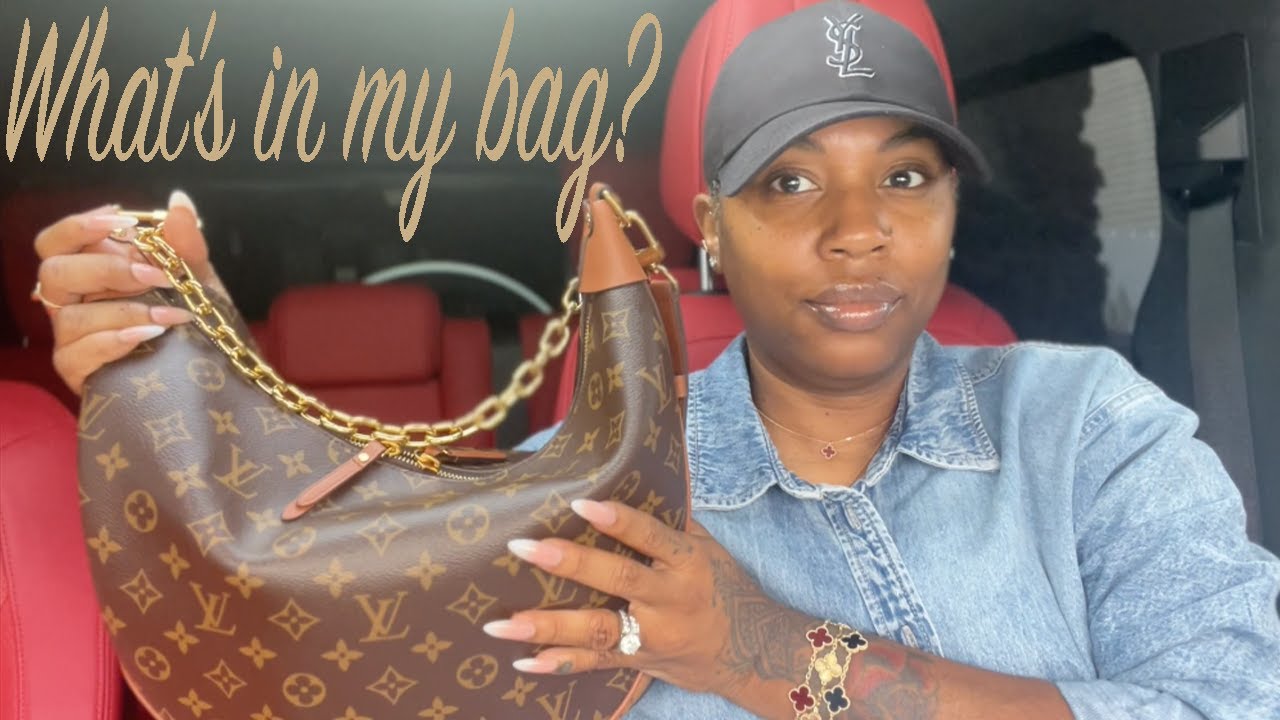 What's in my Louis Vuitton Loop Hobo Bag? 
