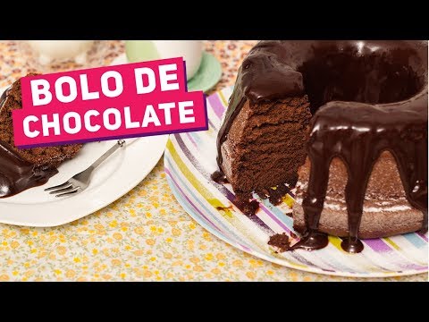 BOLO DE CHOCOLATE DE LIQUIDIFICADOR (Como fazer um bolo fofinho e fácil) - Receitas de Minuto #97