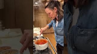 Jennifer Garners Pretend Cooking Show - Episode 52 Zoodles And Tomato Sauce