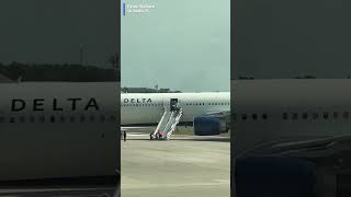 Passengers evacuate after a Delta plane burst into flames. #delta  #plane  #fire  #orlando #news