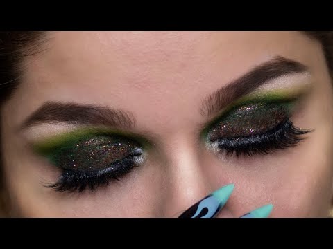 Learn How to Make Green Glitter Eye Makeup in the easiest and simplest way!