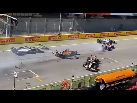 LIVE F1 Crash after restart at Mugello (Latifi, Giovinazzi, Magnussen & Sainz)