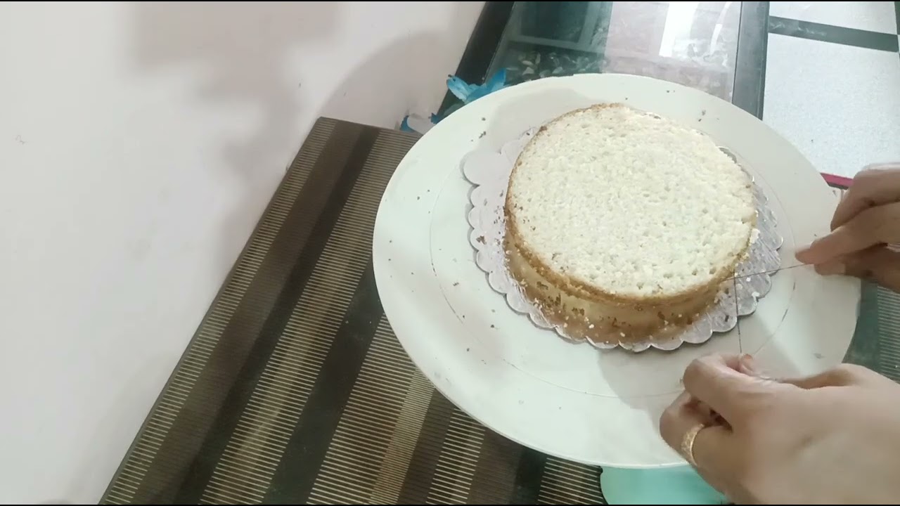 cutting thin  layer of cake for icing