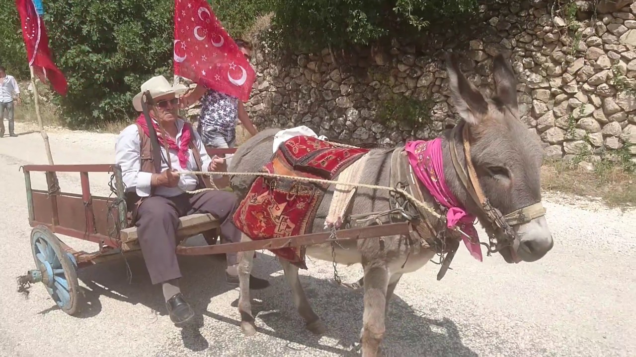 Dengere'de geleneksel düğün keşkek dövme. Bölüm 1