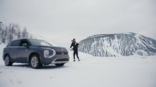 Explorer le Canada en Outlander PHEV: Plongée sous glace au Québec | Mitsubishi Motors Canada
Il y a quelque chose de surréel dans le fait de plonger sous un lac gelé - et encore plus surréel concernant la route qui vous y mène. Ce voyage dans les profondeurs de la carrière de Flintkote a repoussé les limites à tous les niveaux, et le Mitsubishi Outlander PHEV (véhicule électrique hybride rechargeable) a été conçu exactement pour cela. Des routes enneigées aux terrains rugueux, il a tout géré avec confiance. La plongée sous glace était peut-être la destination, mais le confort, le contrôle et les capacités de lOutlander PHEV ont fait de chaque kilomètre une partie de laventure. Explorer le Canada en Outlander PHEV: Plongée sous glace au Québec | Mitsubishi Motors Canada