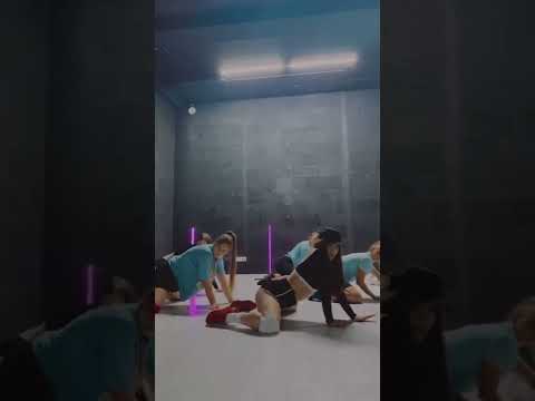 Процесс занятий по Twerk от Анастасии Кузиной