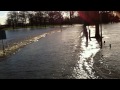 Hoogwater: Met evacuatie vrachtwagen Borgharen in - Edward Neve