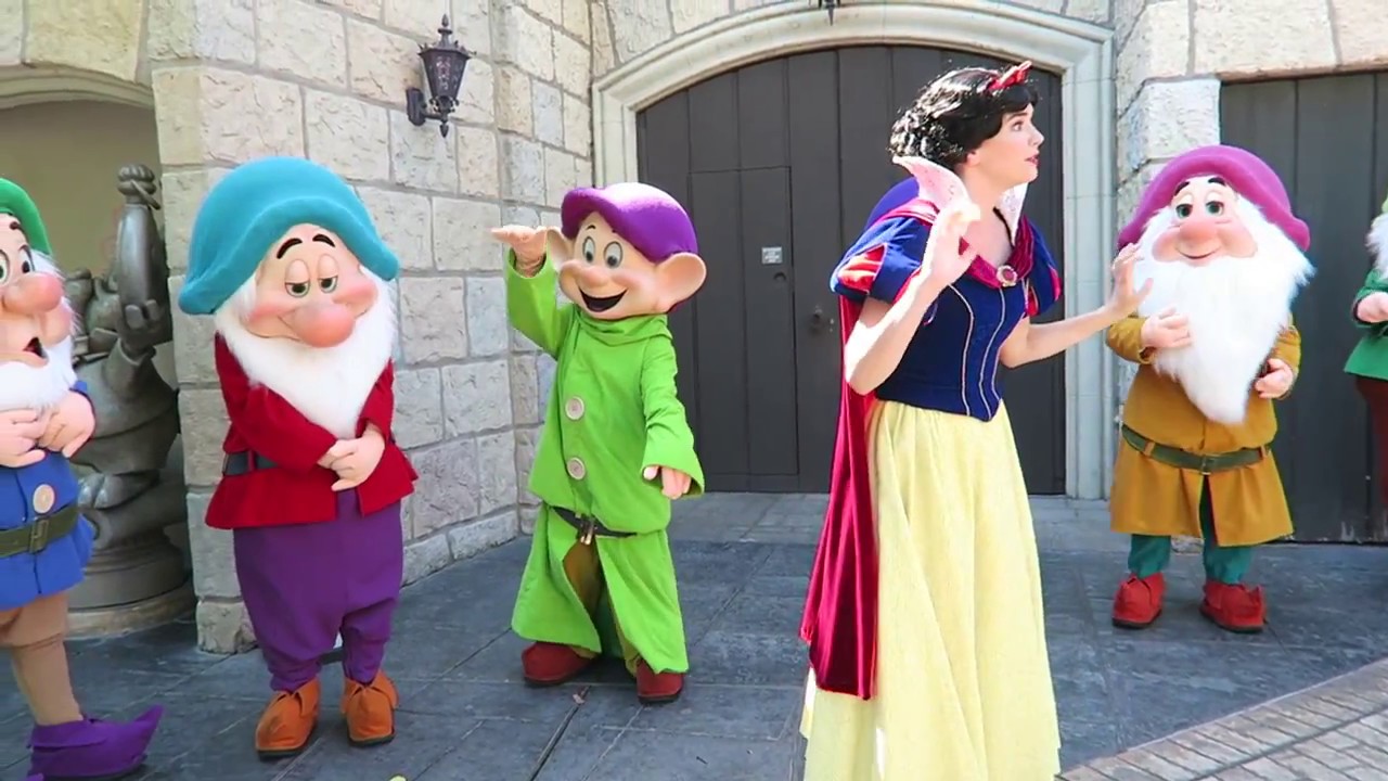 Disneyland Vlog 29: Meeting Talking Mickey, & Snow White & the 7 Dwarfs