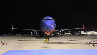 Marshalling in boeing 737-800 to gate 3