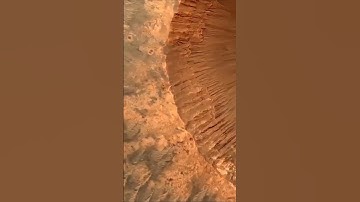 Stunning HiRISE Photo Shows 1.5 km Impact Crater on Mars’ Surface