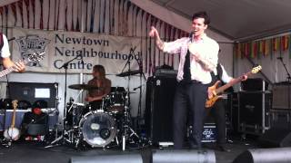 Video thumbnail of "The Snowdroppers - White Dress @ The Newtown Festival (10/11/13)"