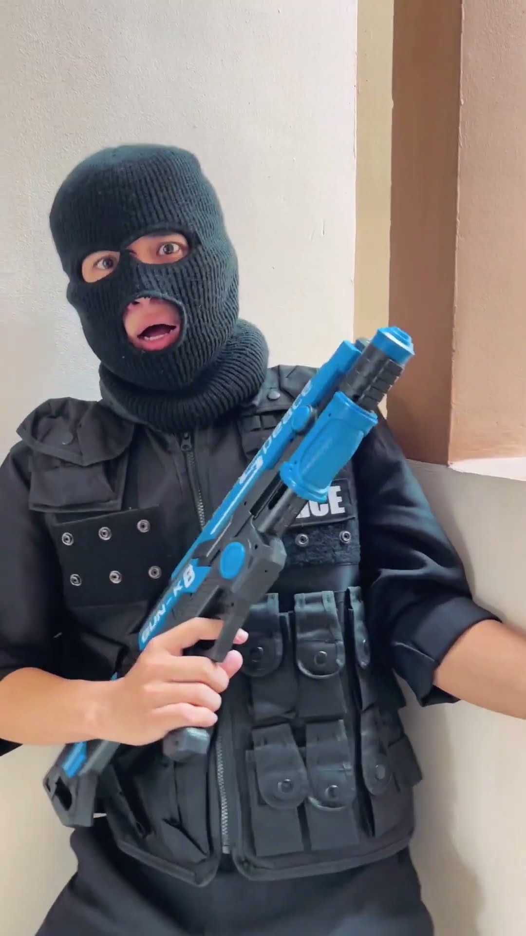 LNS - Cảnh sát trưởng và đồng đội ngu ngốc || Funny police by gun #shorts