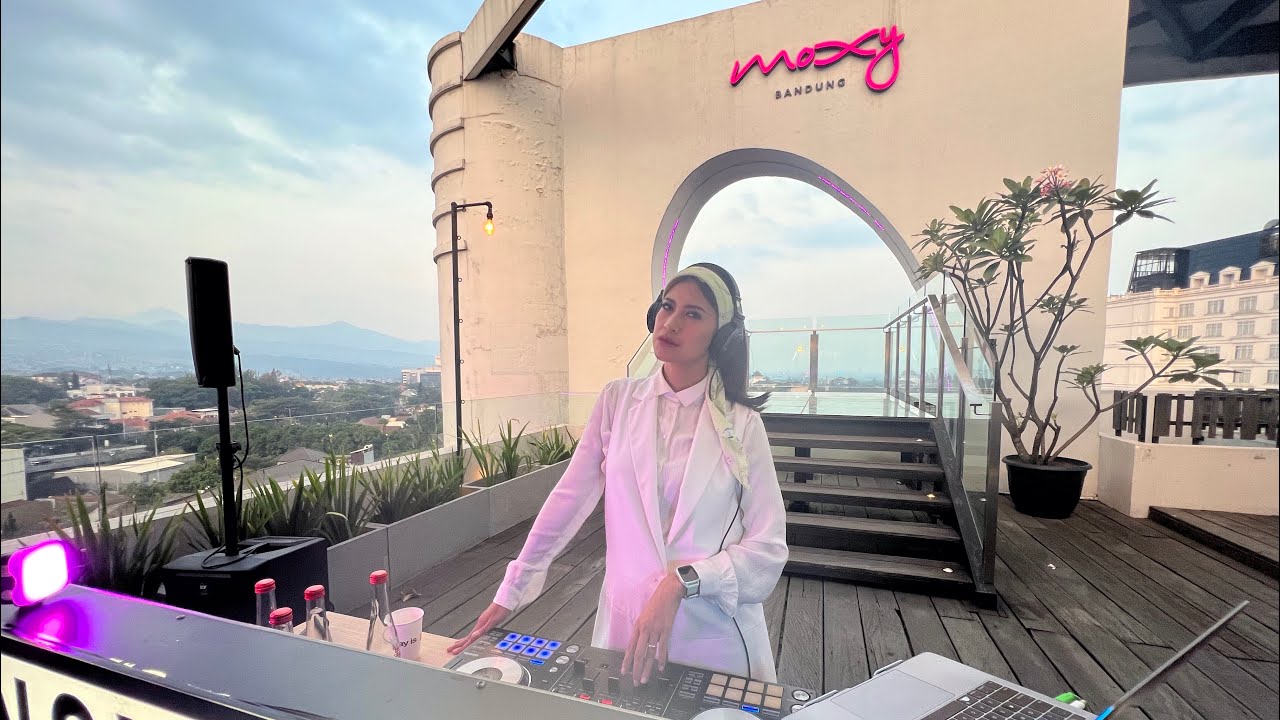 Moxy Sky Resto & Bar