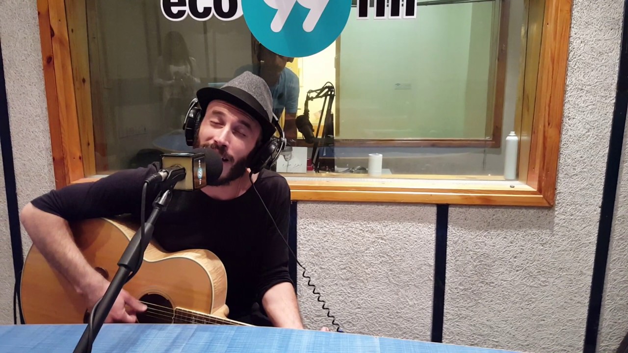 ‫נתן גושן עם ביצוע LIVE at eco99fm באולפן "אקו לייף" ל"את ...