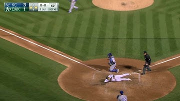 KC@OAK: Davis hits an RBI single up the middle