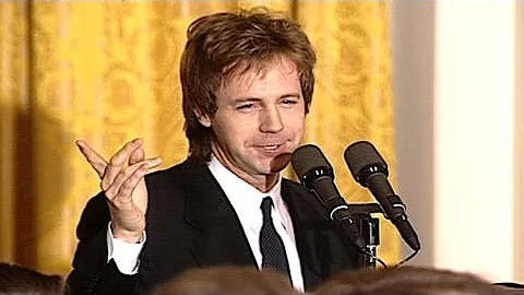 Dana Carvey impersonates Bush and Perot