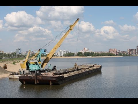 После разгрузки баржи ее осадка в реке