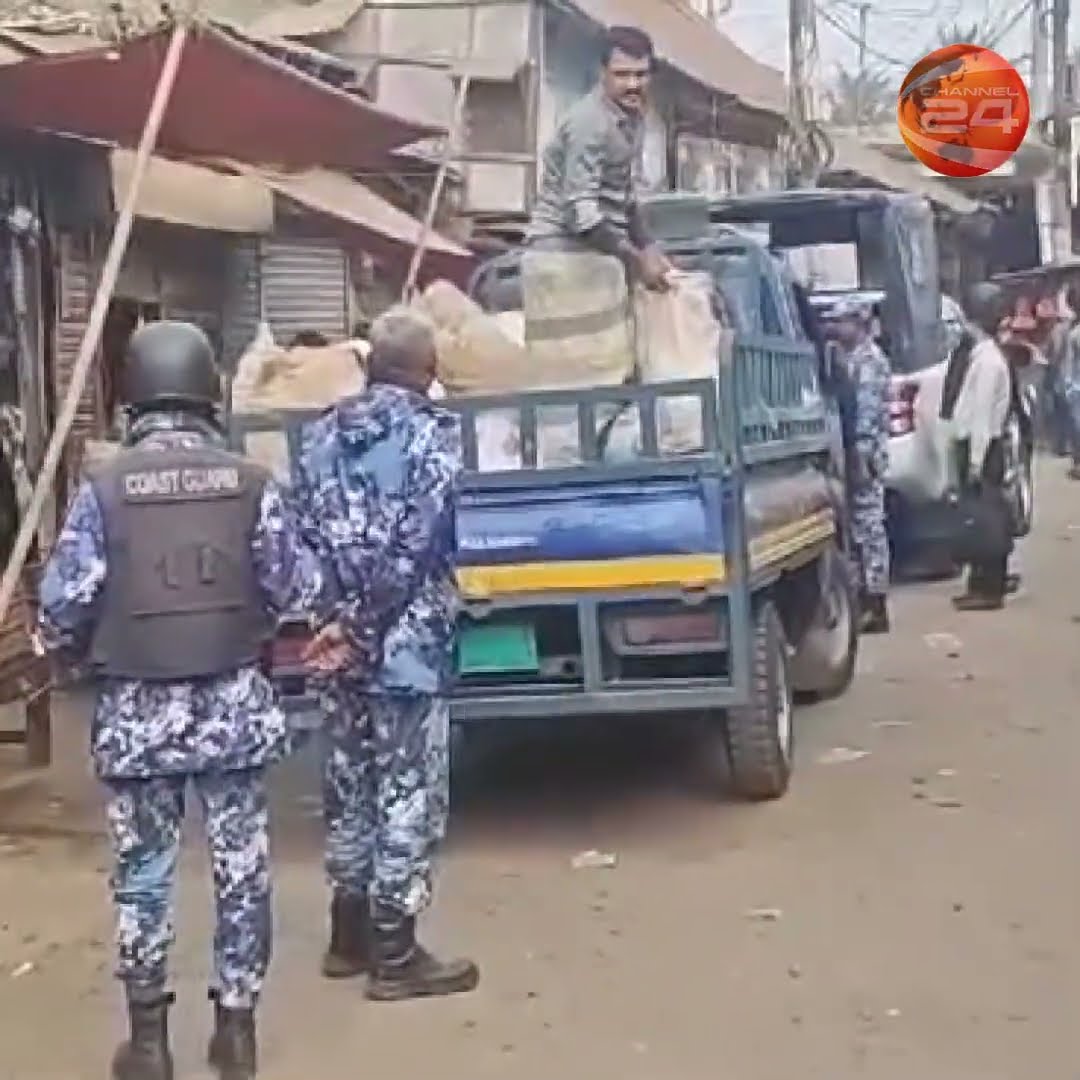 চাঁদপুরে অভিযান চালিয়ে ১৩'শ কেজি নিষিদ্ধ পলিথিন জব্দ #Chandpur #CoastGuard
