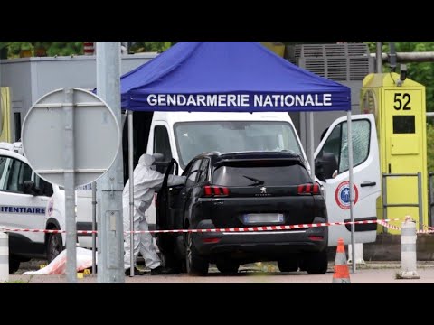 Frankreich: Bewaffnete Gangster befreien Verbrecher aus Gefangenen-Transporter