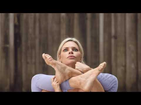 Jimmy Brings 'While You Wait' - Yoga with Sophie Monk