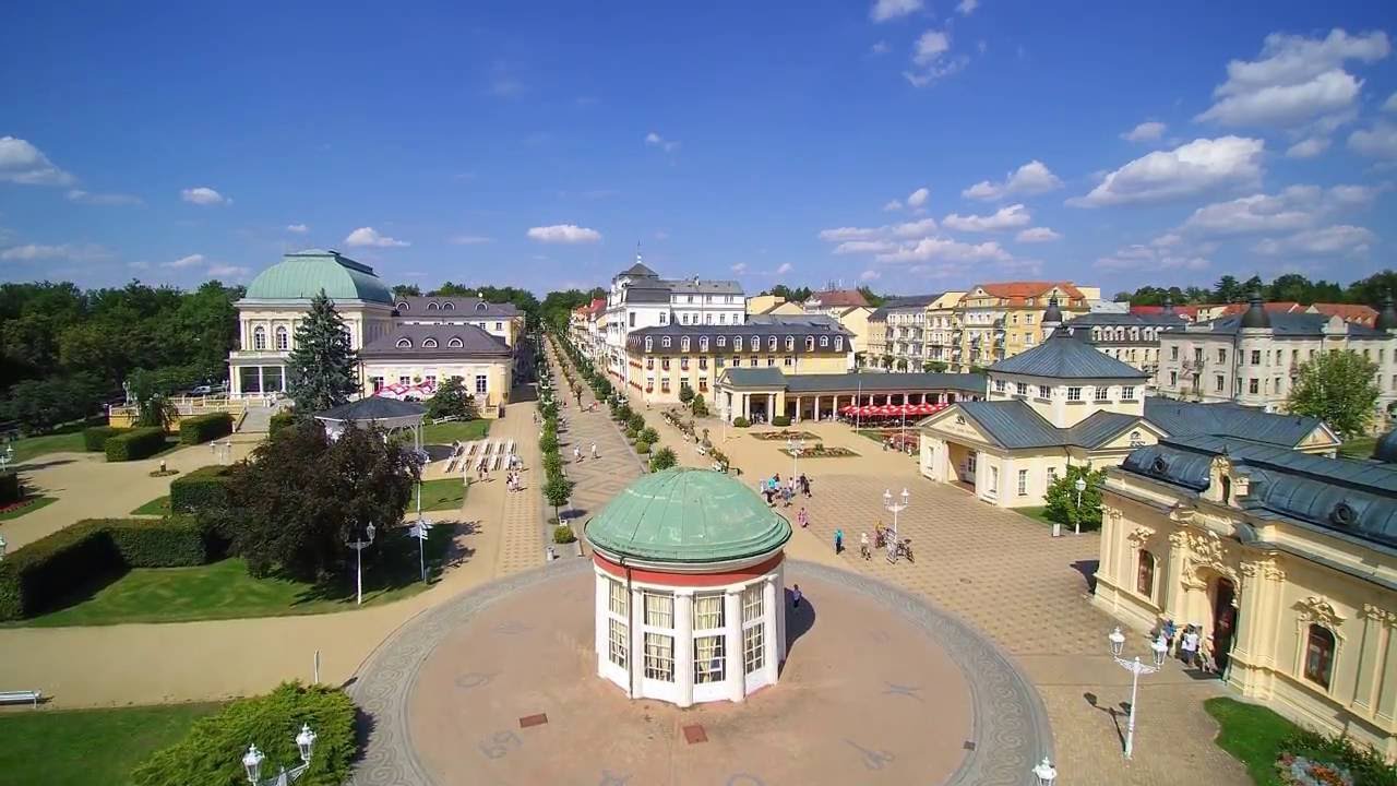 Flug über Franzensbad (Františkovy Lázně) in Tschechien ...