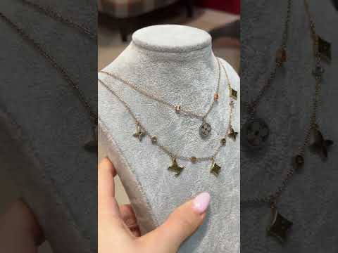 Набір із підвіски та сережок Луї Вюїтон у позолоті з розсипом цирконію, видео 1