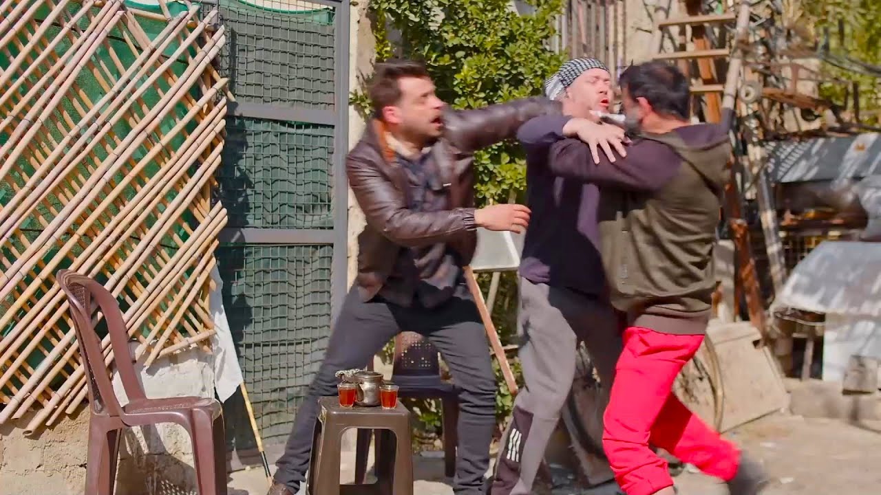 علقت بين كشاشين الحمام وماحدا علق فيهن غير الممثل اكلها بدن مرتب