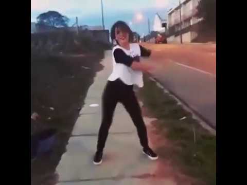 Quando Começa A Tocar "The Less I Know The Better" Link: Https://youtu.be/sBzrzS1Ag_g