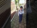 Niño predicando en la calle (mensaje de Salvación