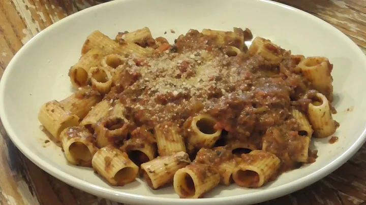 Lou's Redo's - Vegetarian Bolognese - Traditional ...