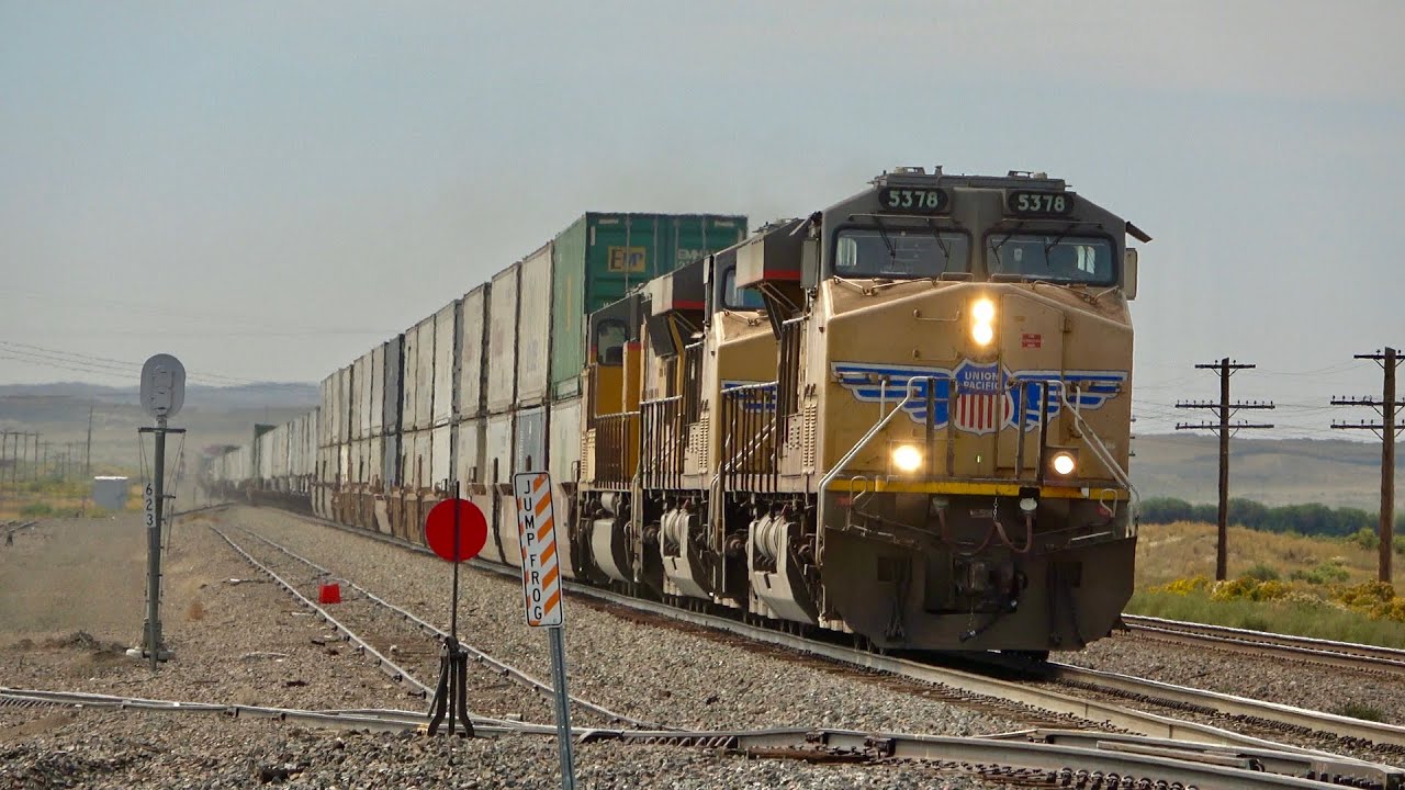 (4K) Windy Railfanning on the UP Laramie sub 9-4-21